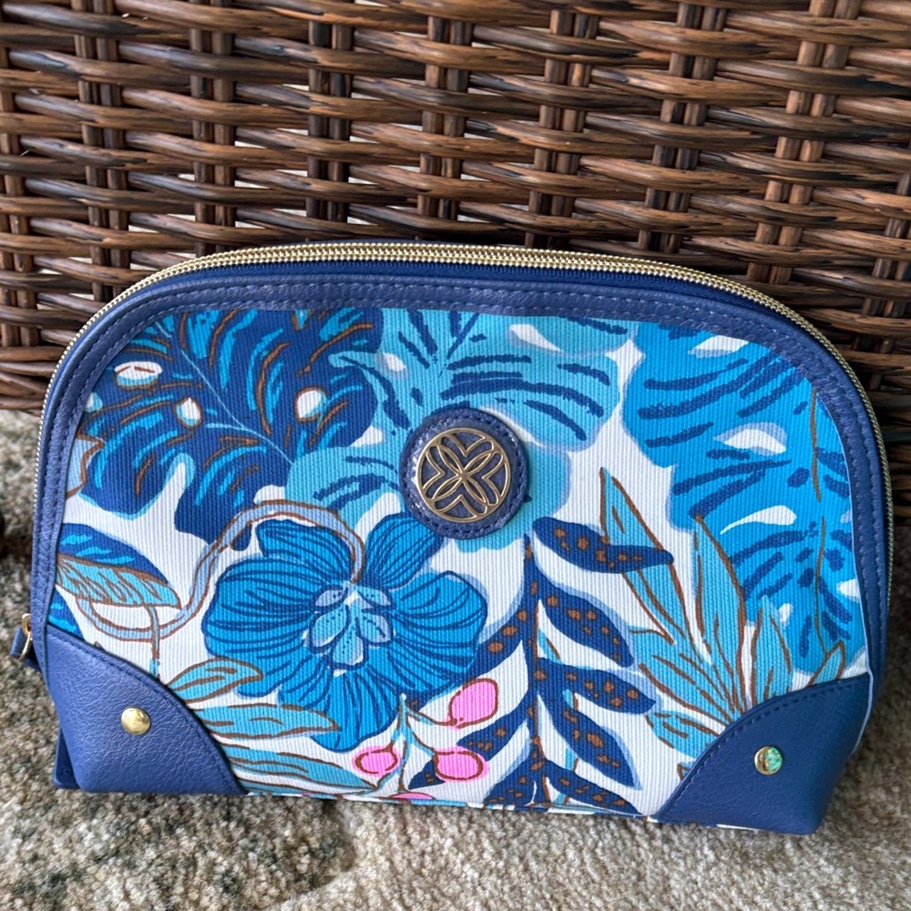 NWT Lilly Pulitzer Blue and White Pouch - Picture 7 of 12